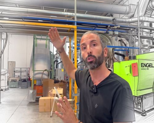 Capannone stampaggio plastica in provincia di Vicenza: da oltre 40 a 24 gradi con tre pompe di calore e canali microforati